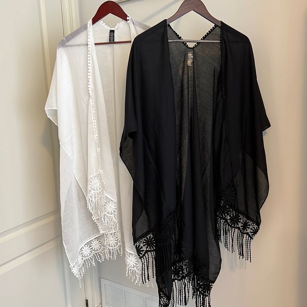 Scarf/ over the shoulder. Long. Very light. Black and white.